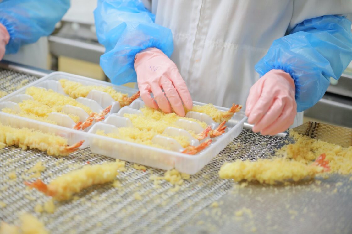 自然解凍や、電子レンジ、湯煎であたためるだけで味わえる調理済み商品も増やしてきた