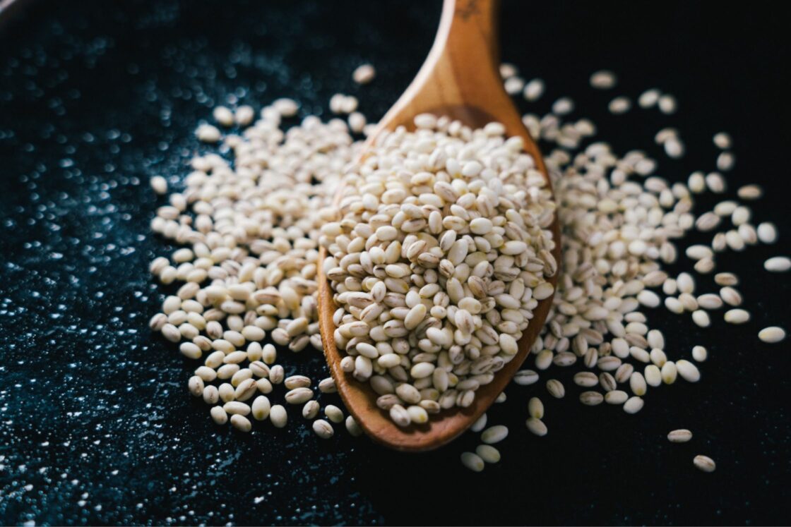 水溶性食物繊維(大麦β-グルカン)が豊富に含まれていて、健康や美容を意識する人に親しまれている