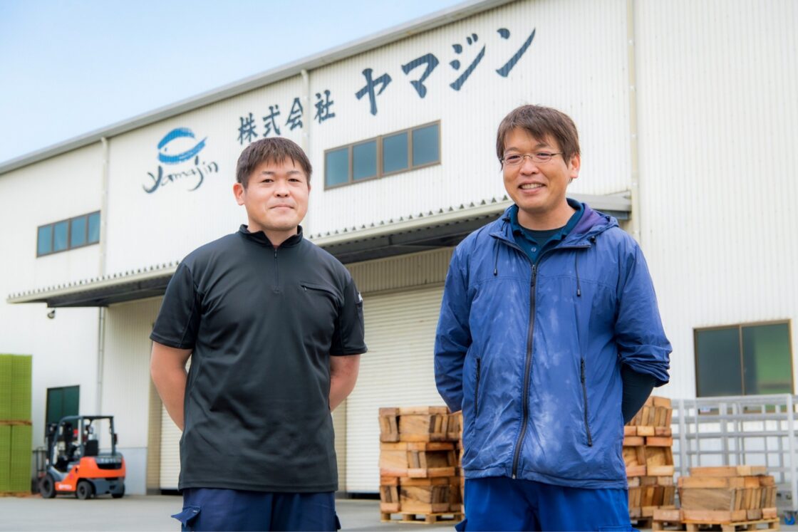 （左）専務取締役　山田隆司さん、（右）代表取締役社長　山田仁志（さとし）さん